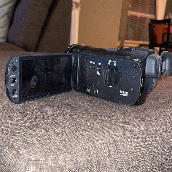 Canon VIXIA HF G20 Camcorder with 10x HD Video Lens (30.4mm-304mm) - Picture 3 of 12